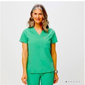 Womens Surgical Green Catarina One Pocket Scrub Top Size Small